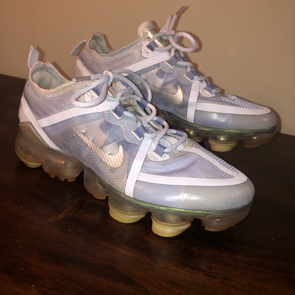 Women’s 7 Nike vapor max athletic shoe